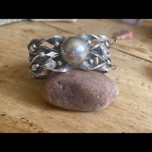 Heavy Artisan Sterling Silver Unique Clam Shell style Bracelet 🪙